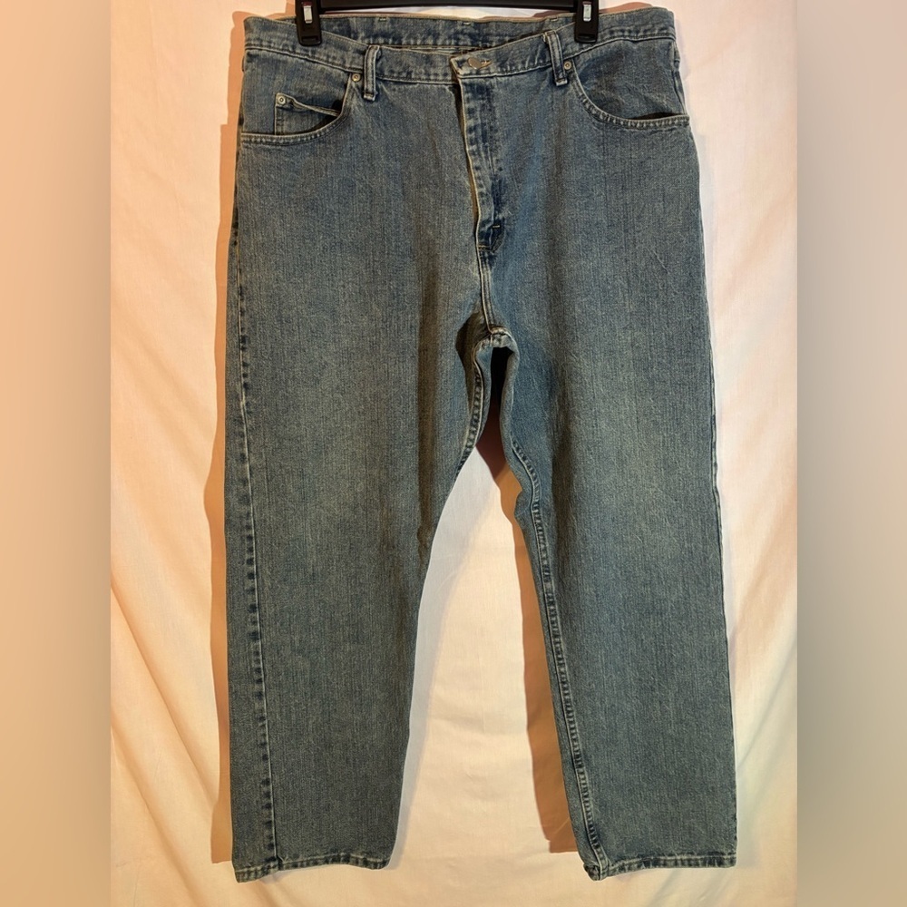 Menโs Wrangler Relaxed Fit 40x32 Jeans